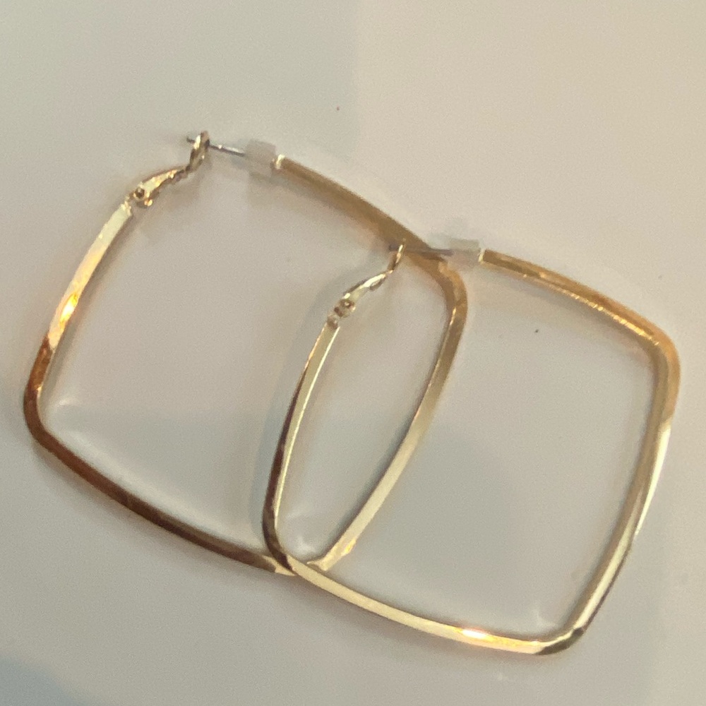 Anthropologie Square hoop earring In Gold
Tone NWT